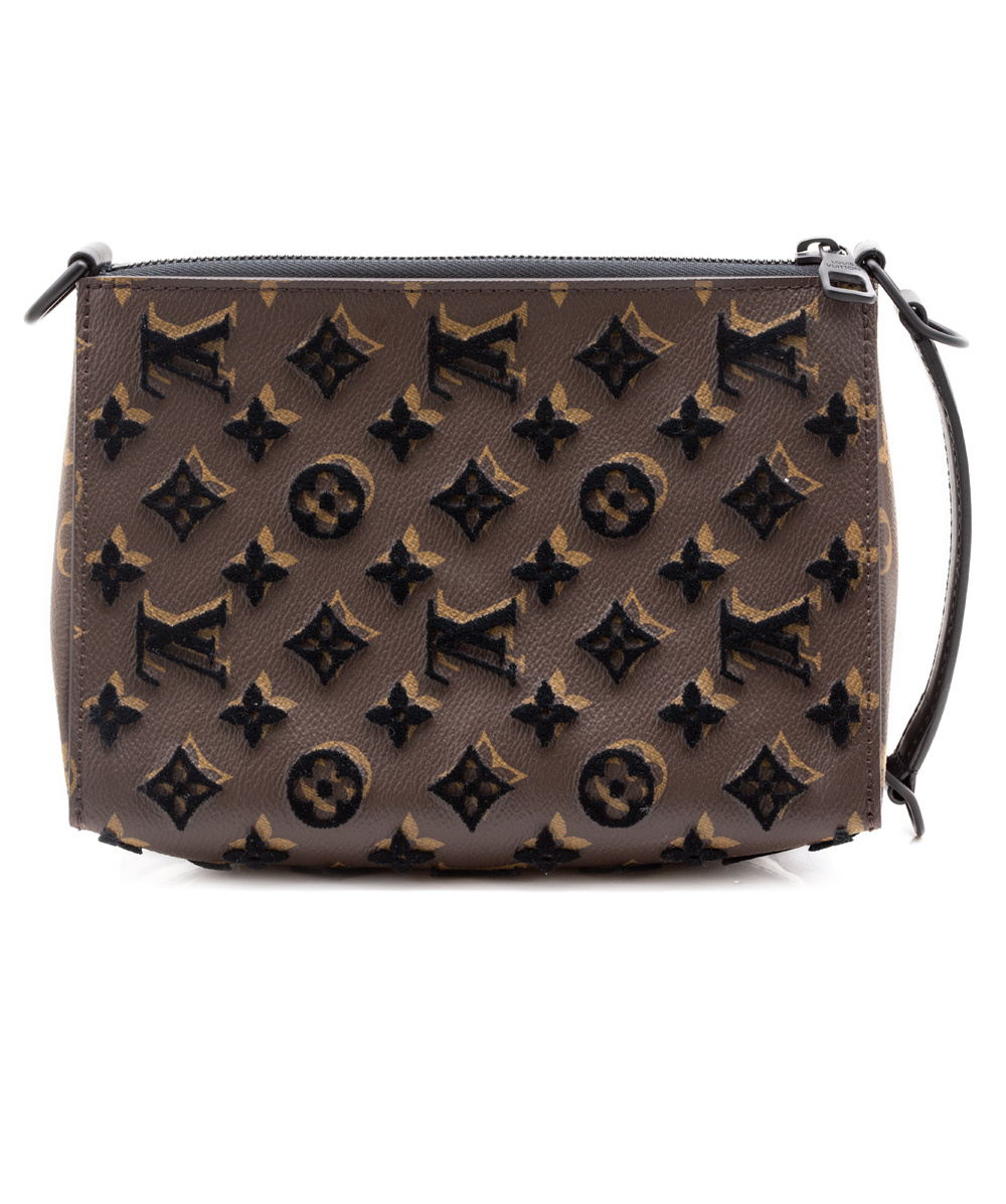 Louis Vuitton Triangle, M45070